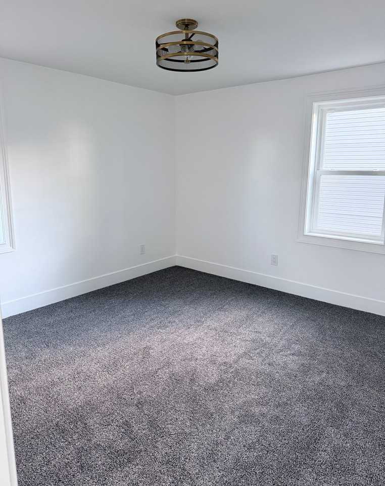 2760 Niagara Rd - Photo 4 of 8