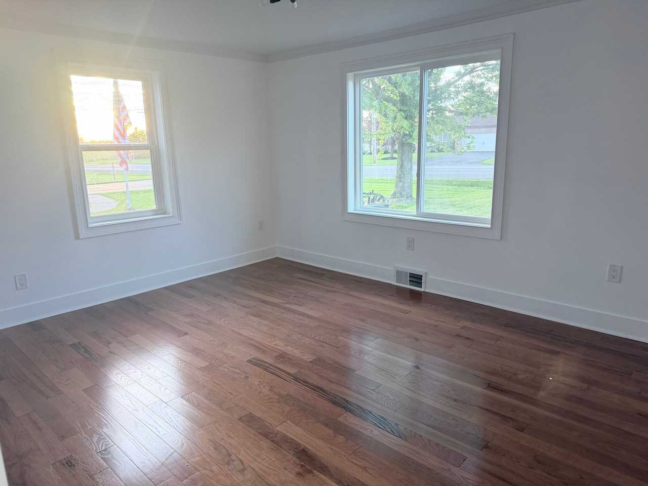 2760 Niagara Rd - Photo 5 of 8