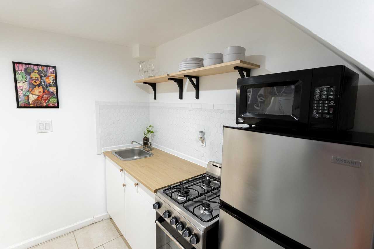 1381 Saint Marks Ave #1B - Photo 6 of 8