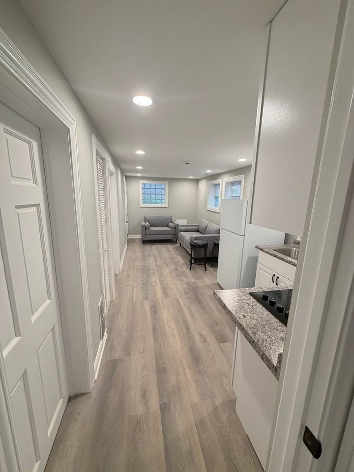 10506 S Edbrooke Ave - Photo 2 of 10
