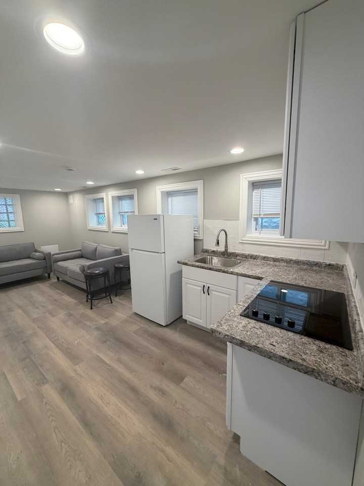 10506 S Edbrooke Ave - Photo 3 of 10