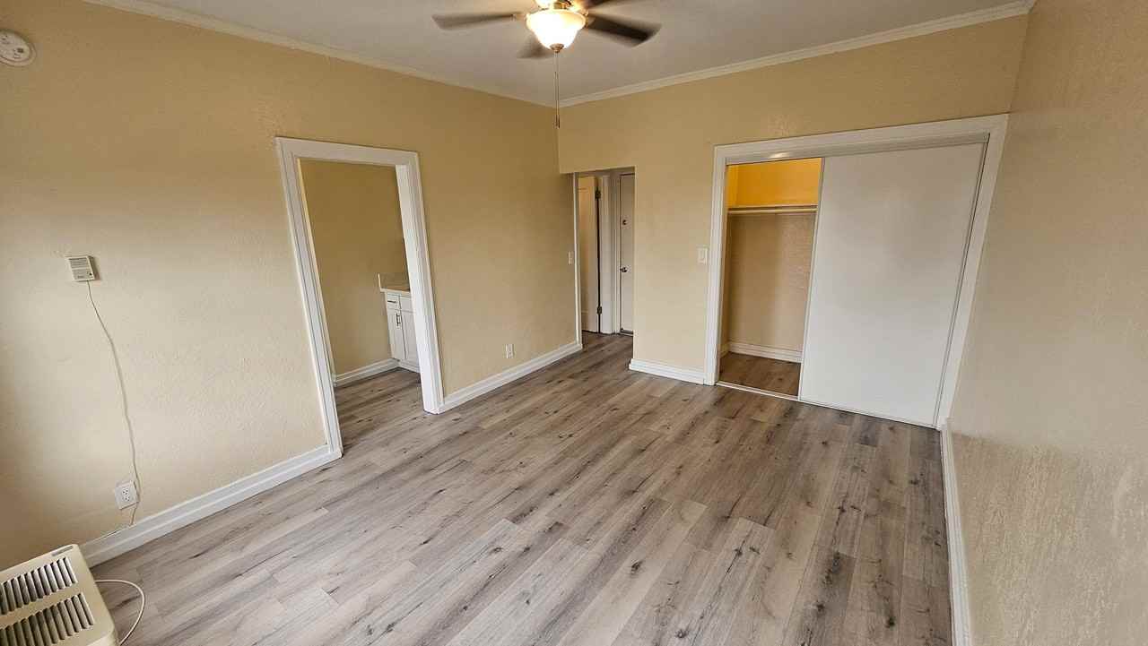 1185 E Vernon Ave #20 - Photo 3 of 8
