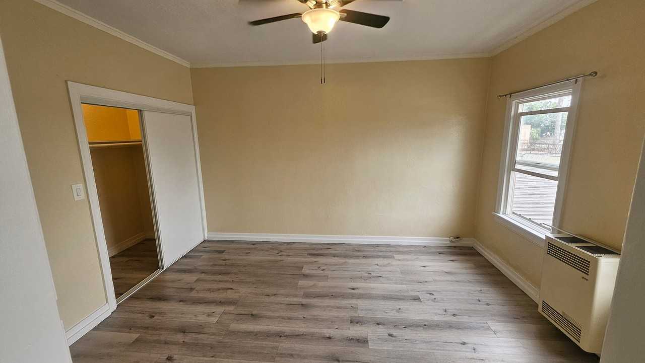 1185 E Vernon Ave #20 - Photo 4 of 8