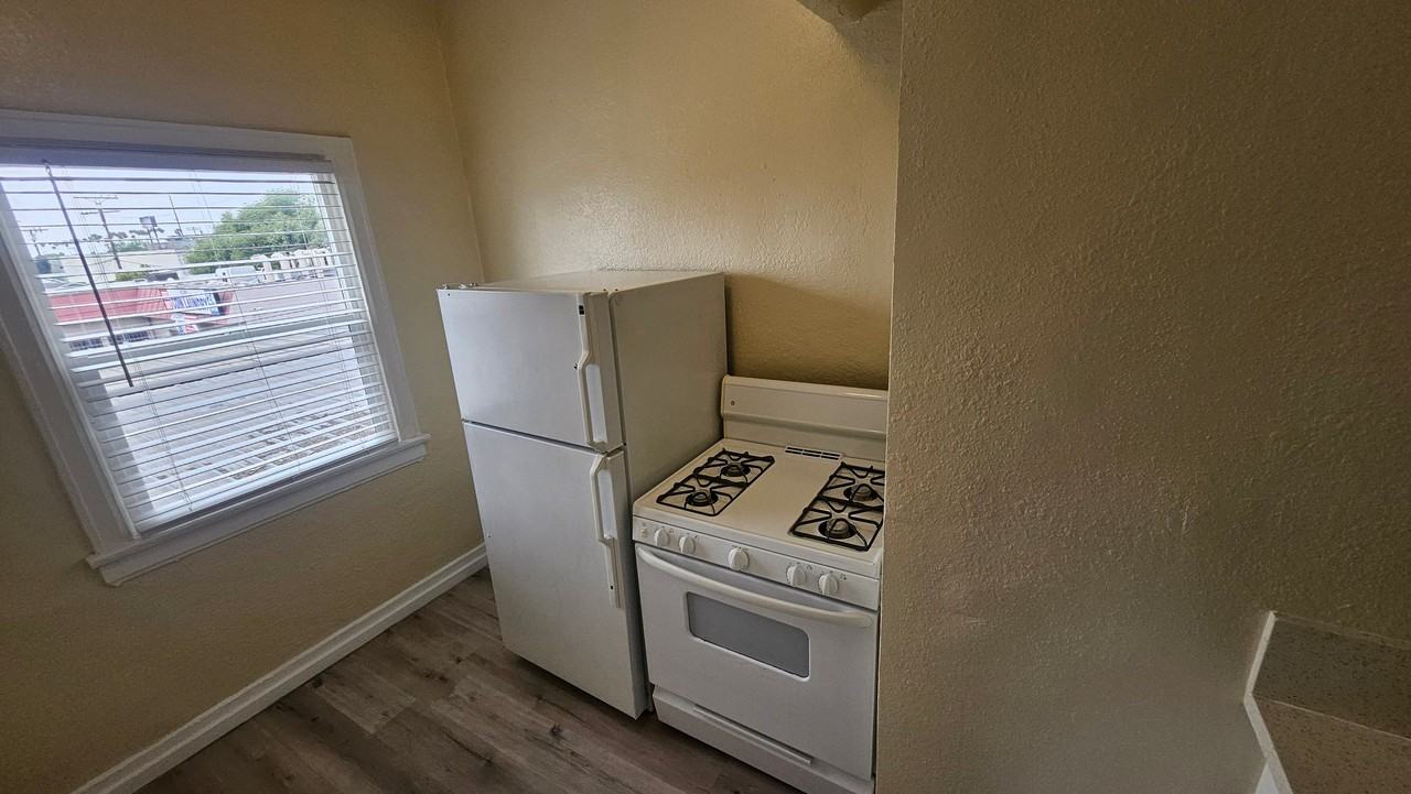 1185 E Vernon Ave #20 - Photo 6 of 8