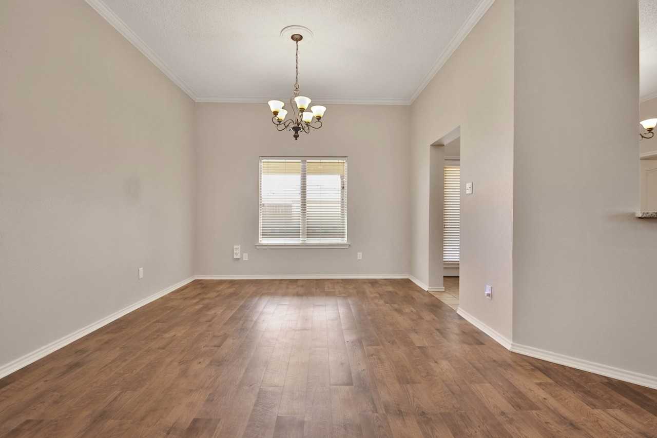 2911 110th St - Photo 3 of 16