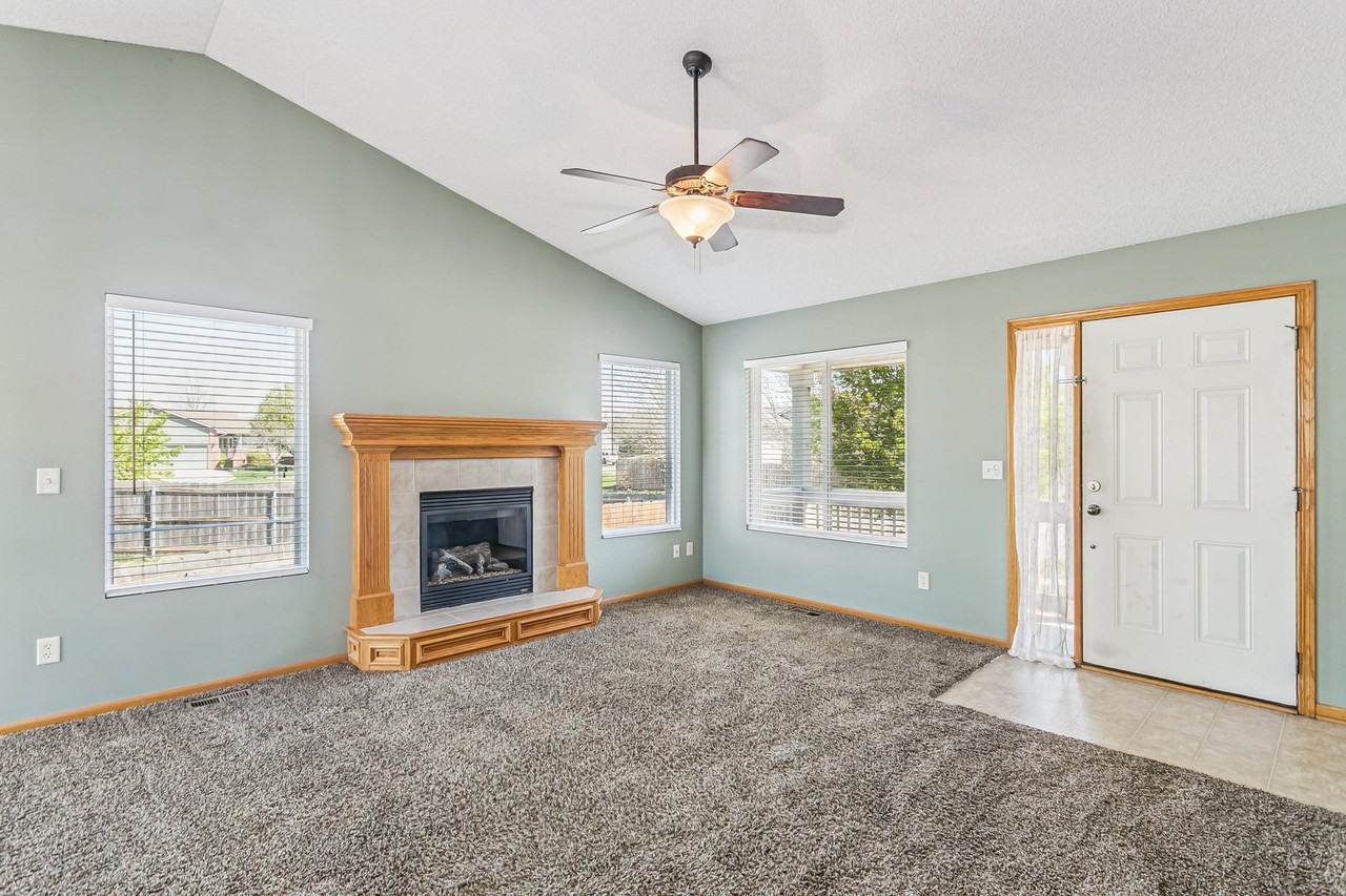 5125 N Blackhawk St - Photo 2 of 15