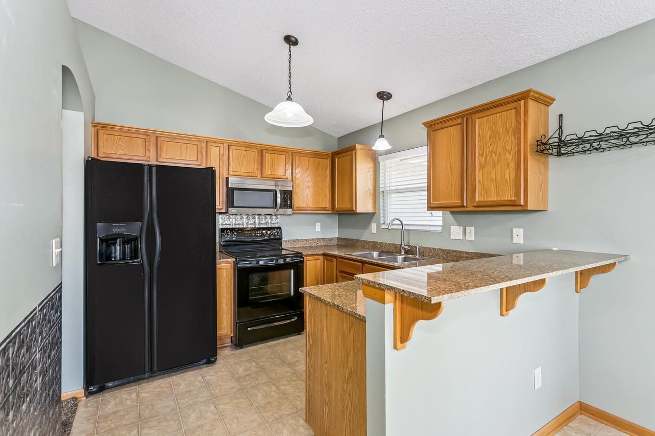 5125 N Blackhawk St - Photo 4 of 15