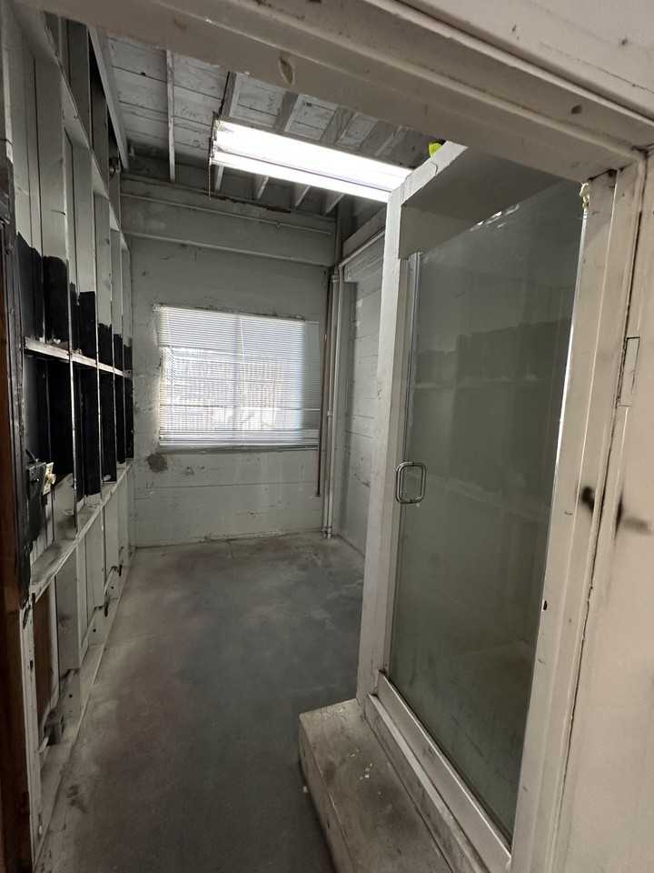 1240 E 12th St #1 - Photo 3 of 20
