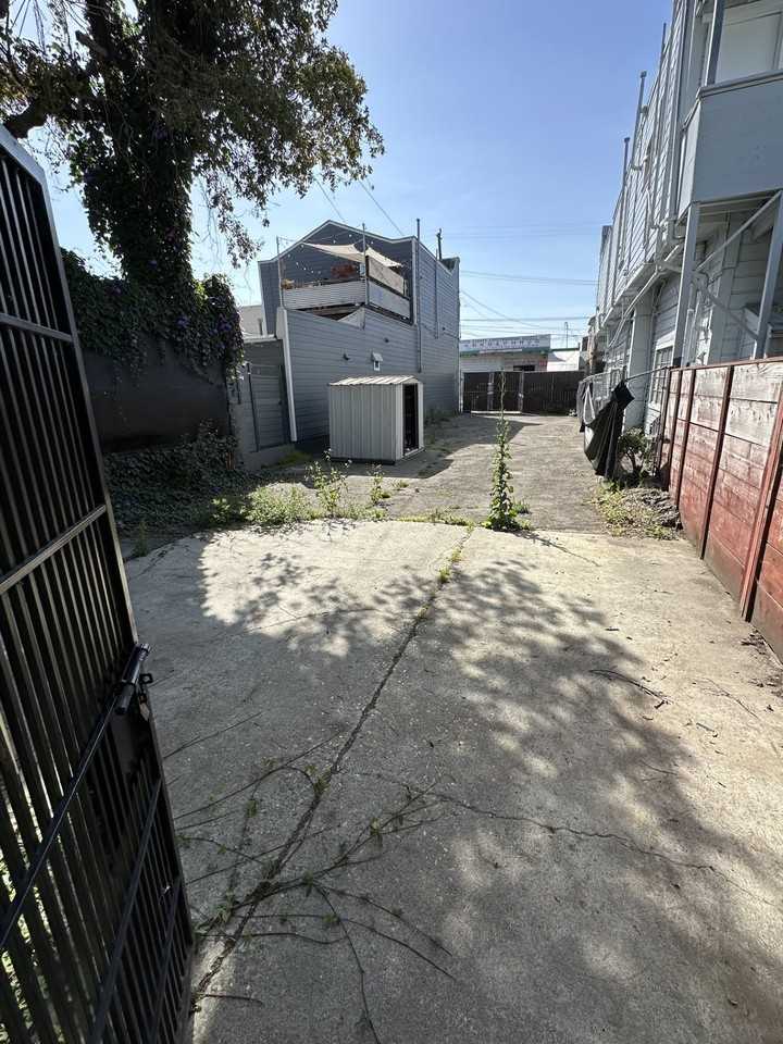 1240 E 12th St #1 - Photo 5 of 20