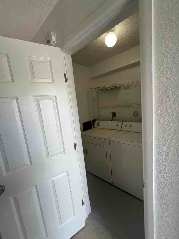 887 Crystal Lake Dr - Photo 6 of 38