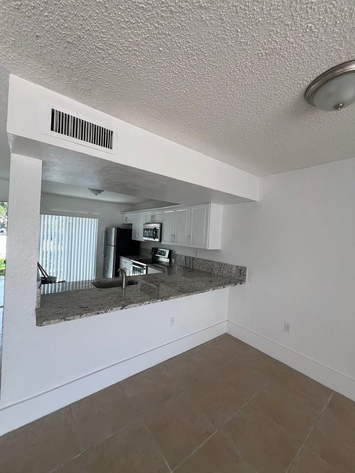 887 Crystal Lake Dr - Photo 7 of 38