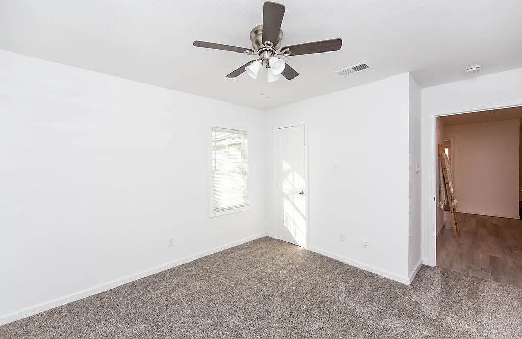 2415 31st St - Photo 5 of 15