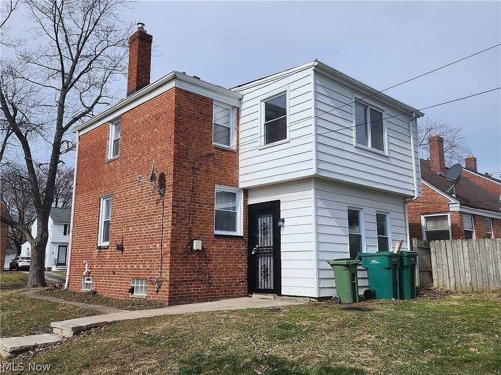 5435 Beechwood Ave - Photo 2 of 8