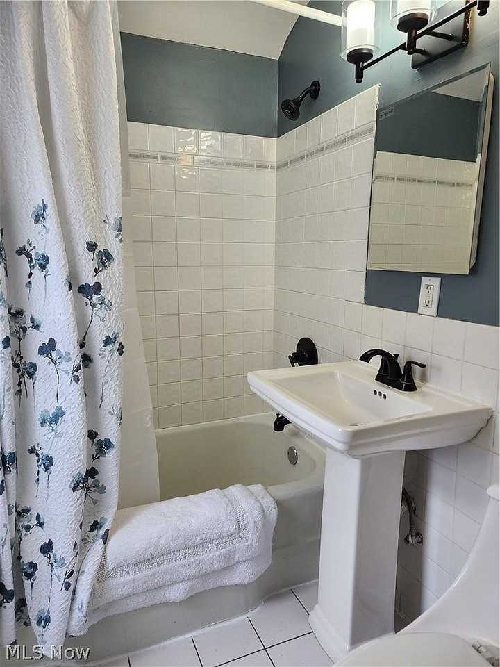5435 Beechwood Ave - Photo 6 of 8