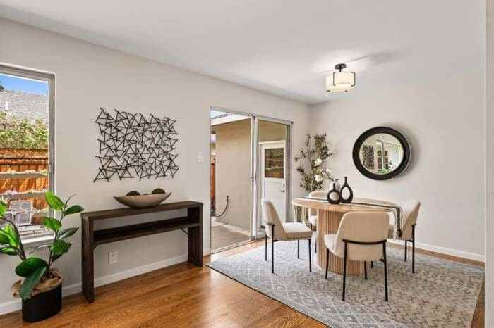 689 Bayport Ave - Photo 4 of 15