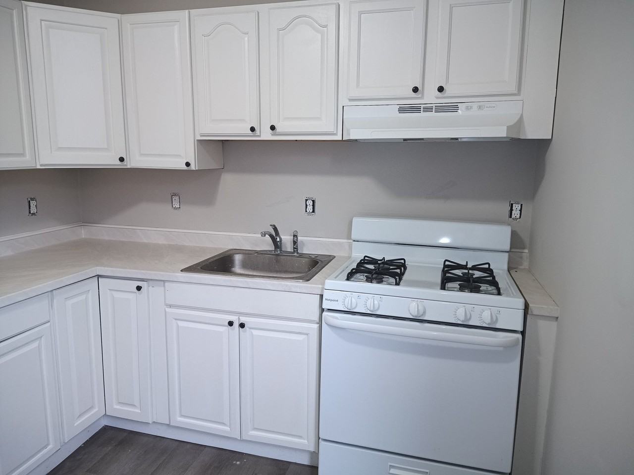 3 Dale Pl #1stFL - Photo 2 of 14
