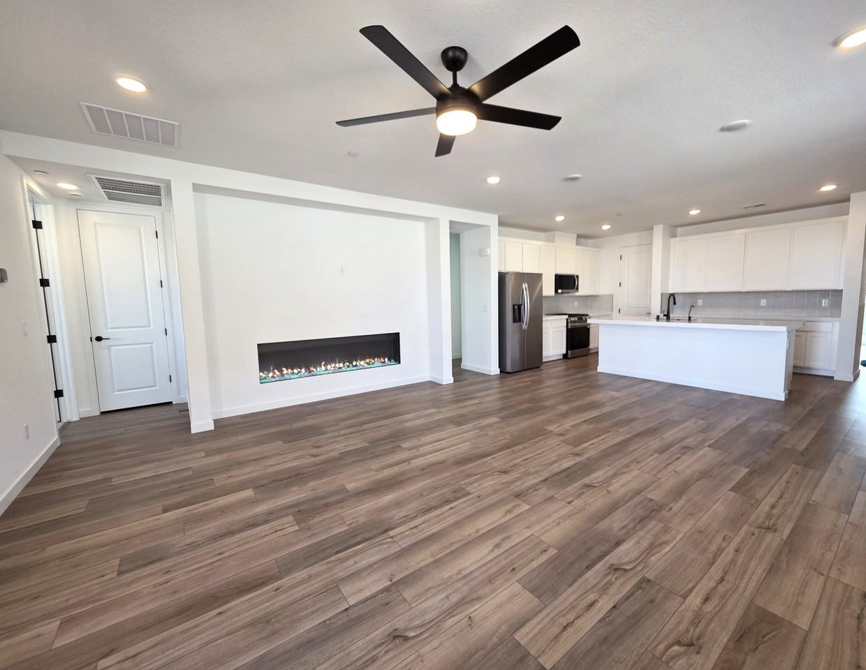 8430 Evening Bay St - Photo 2 of 12