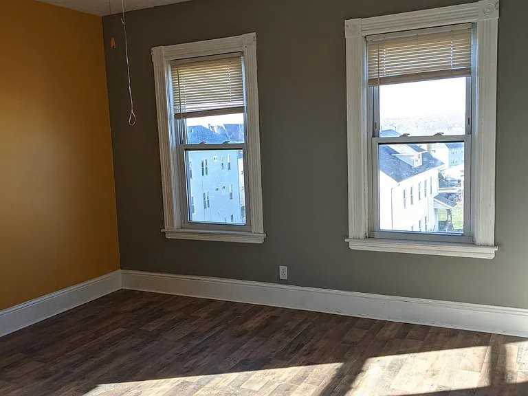 171 Vernon St #3 - Photo 3 of 7