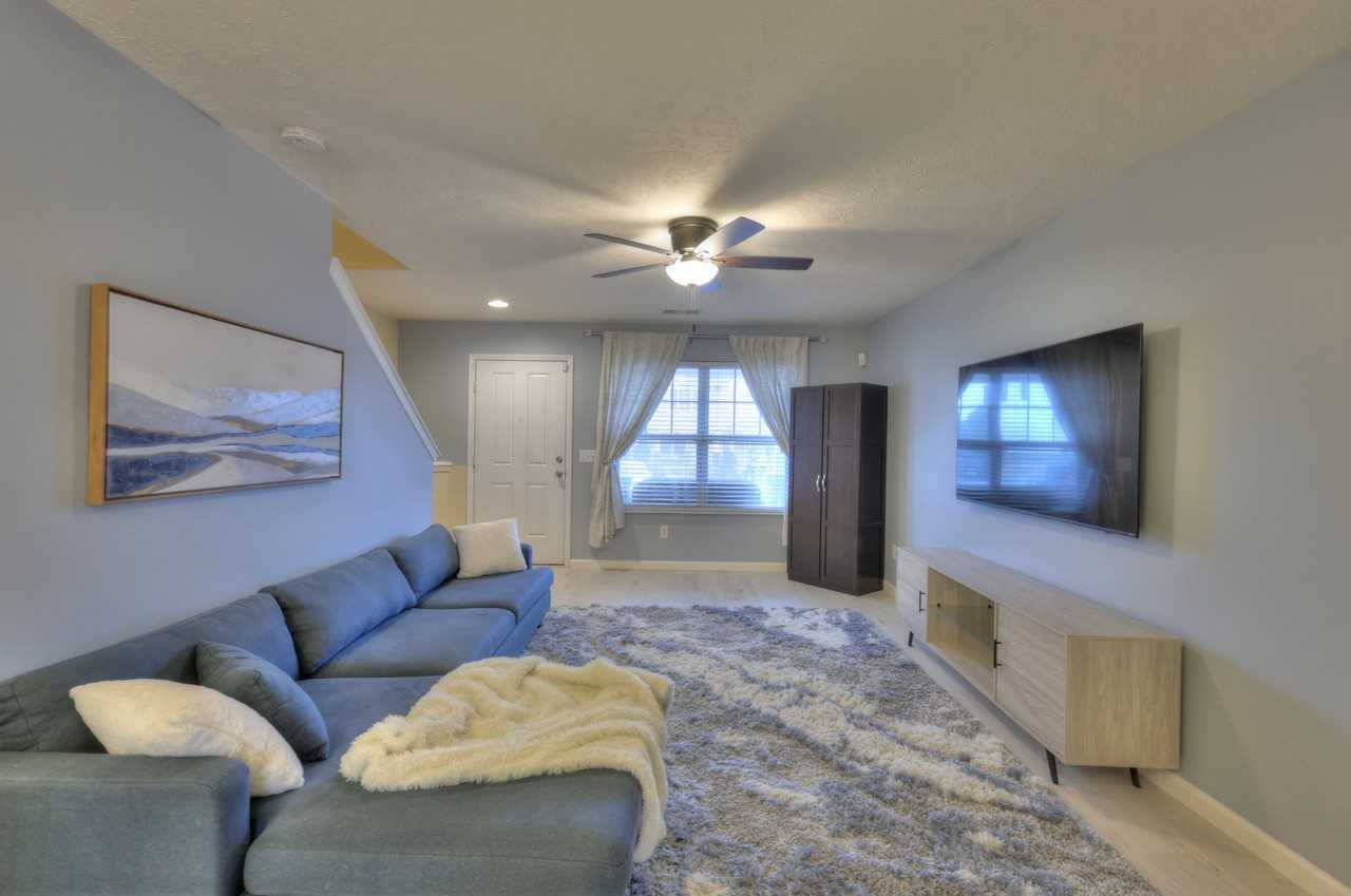 589 Bradburn Village Cir - Photo 3 of 38