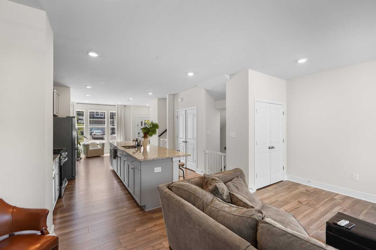 2802 Bridgewater Dr - Photo 3 of 19