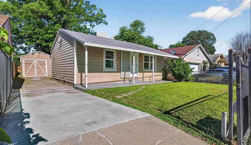 3307 Belden St - Photo 2 of 20