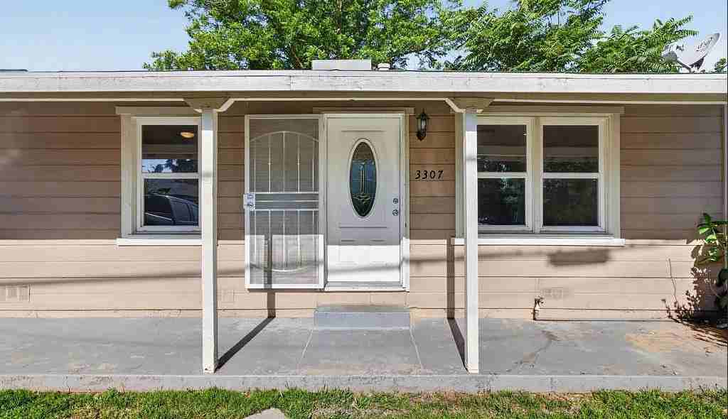 3307 Belden St - Photo 3 of 20