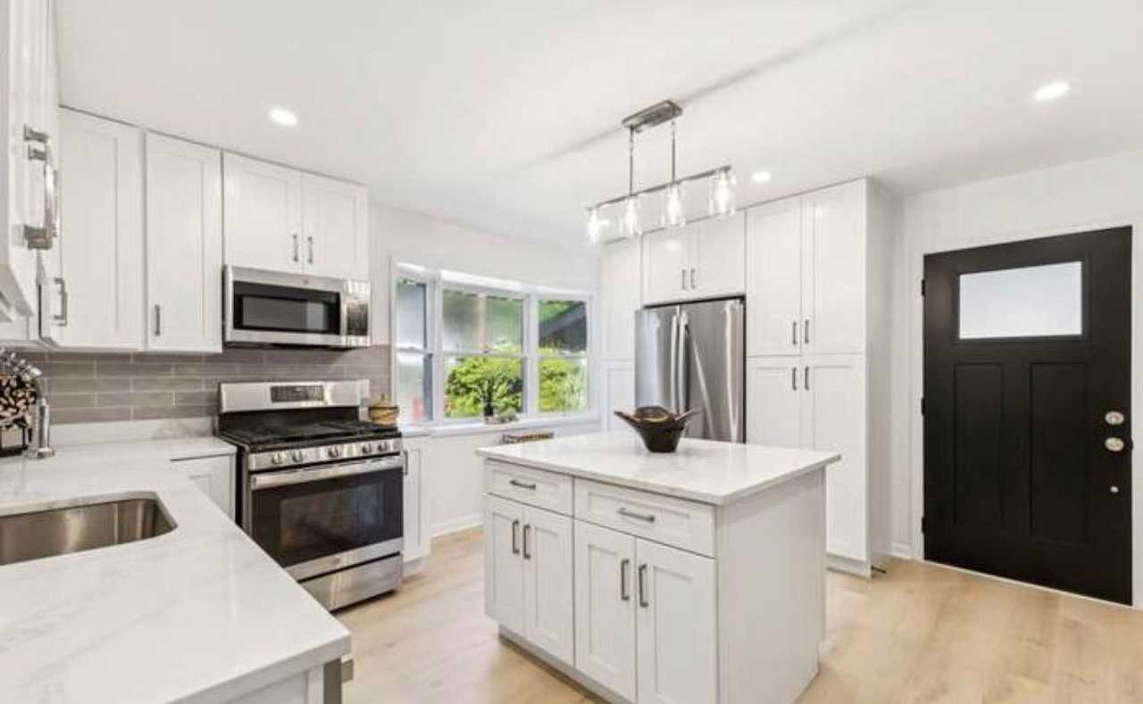 1622 Farragut Ave - Photo 2 of 20