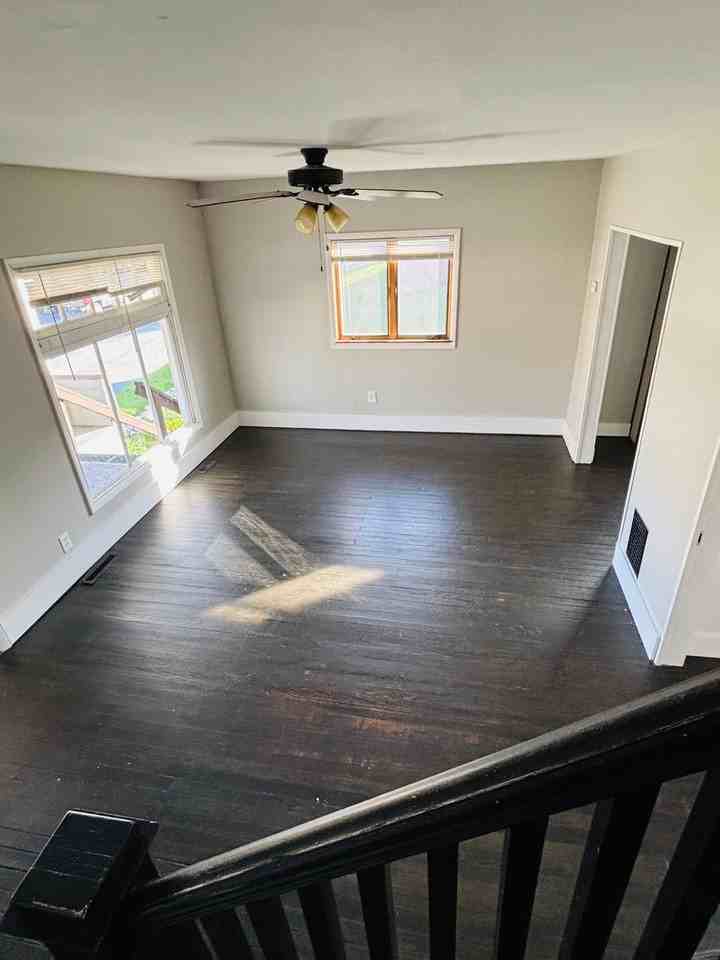 126 Caroline Ave - Photo 4 of 11