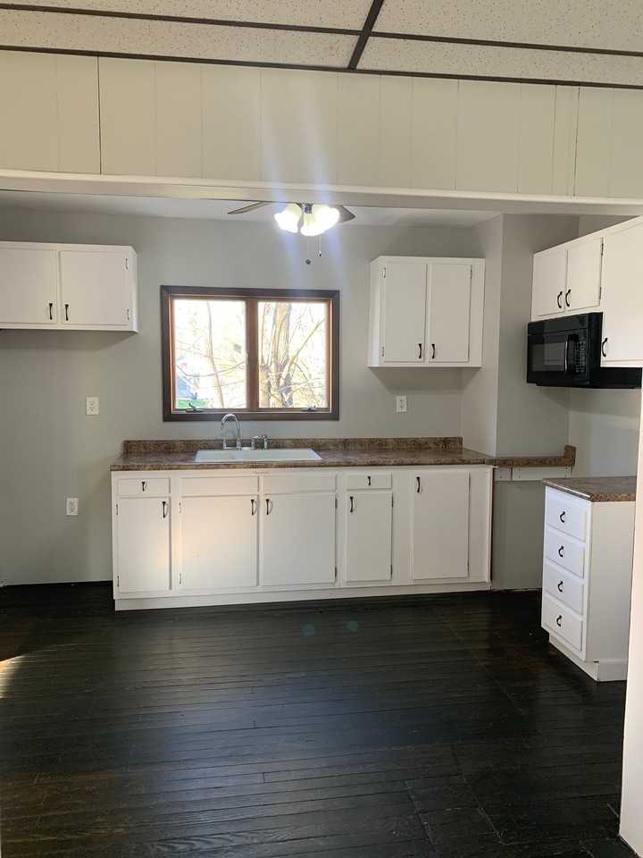 126 Caroline Ave - Photo 5 of 11