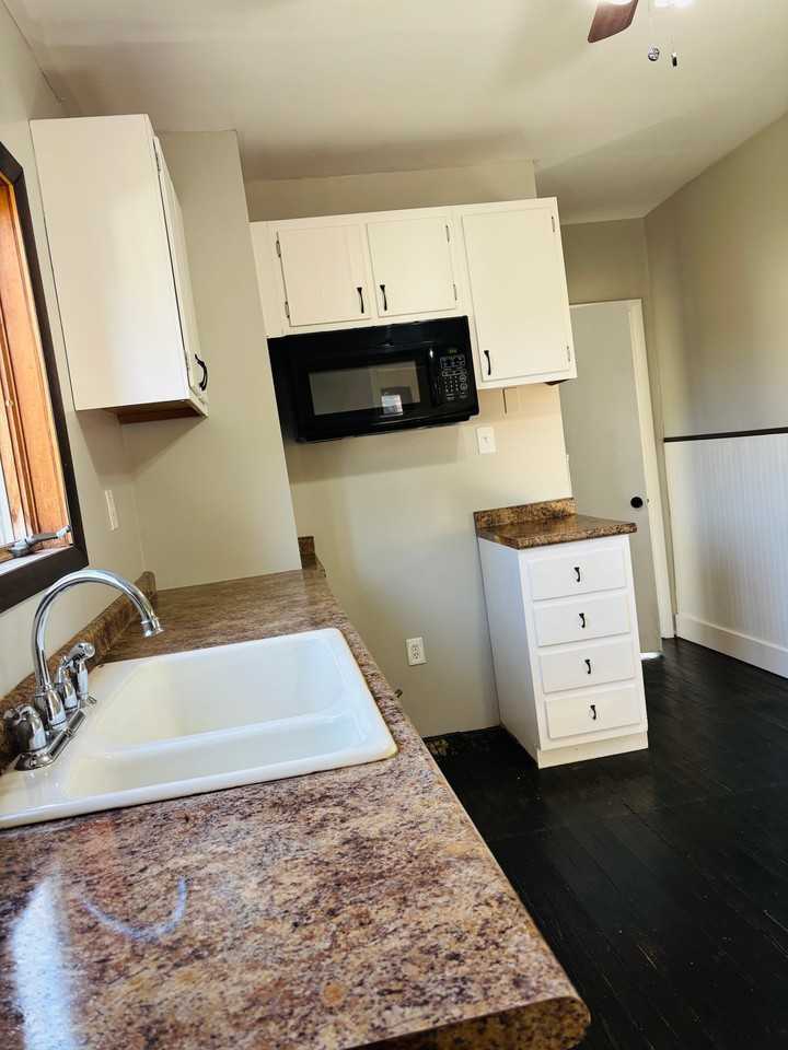 126 Caroline Ave - Photo 6 of 11