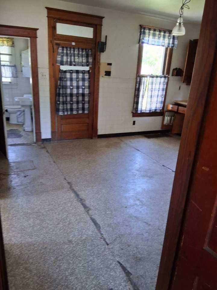 8709 State St - Photo 7 of 17