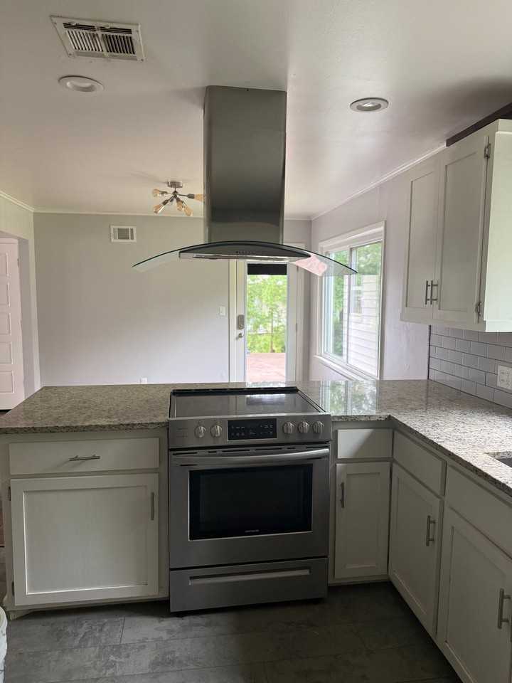 322 S 6th St - Photo 3 of 20