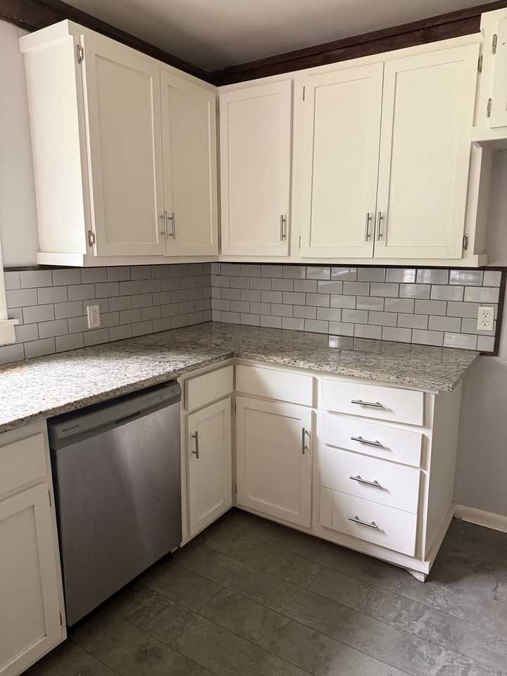 322 S 6th St - Photo 4 of 20