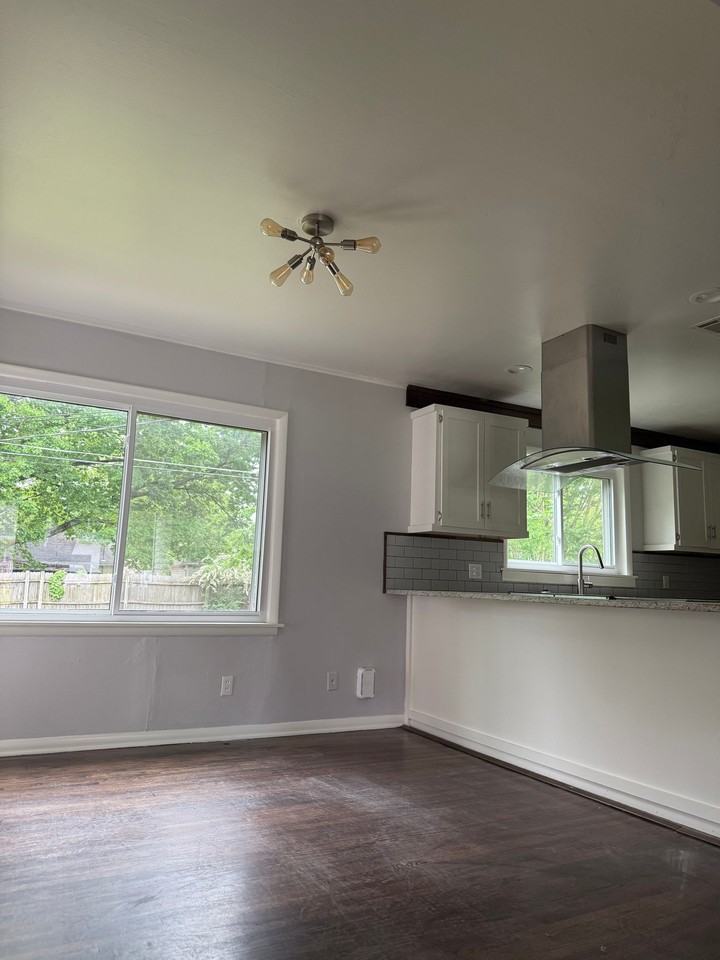 322 S 6th St - Photo 5 of 20