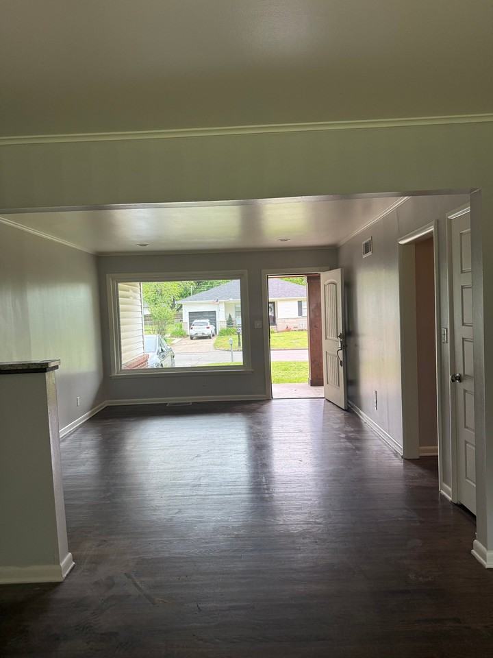 322 S 6th St - Photo 6 of 20