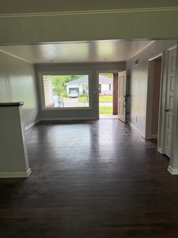 322 S 6th St - Photo 7 of 20