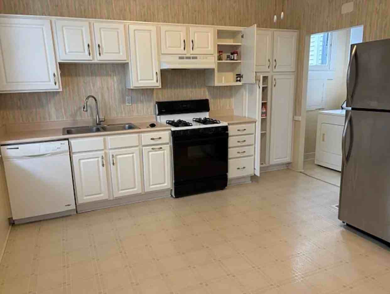 1908 Woodbourne Ave - Photo 4 of 9