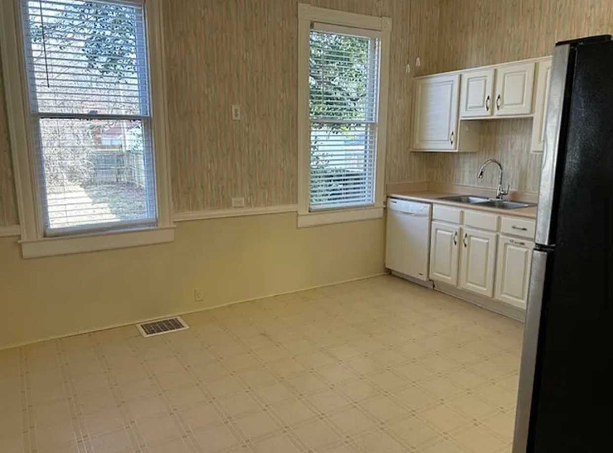 1908 Woodbourne Ave - Photo 5 of 9