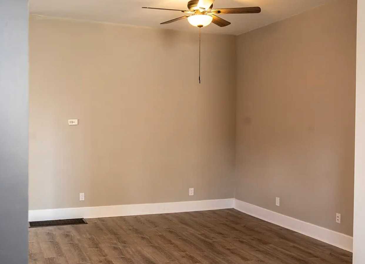817 Perry St - Photo 6 of 10
