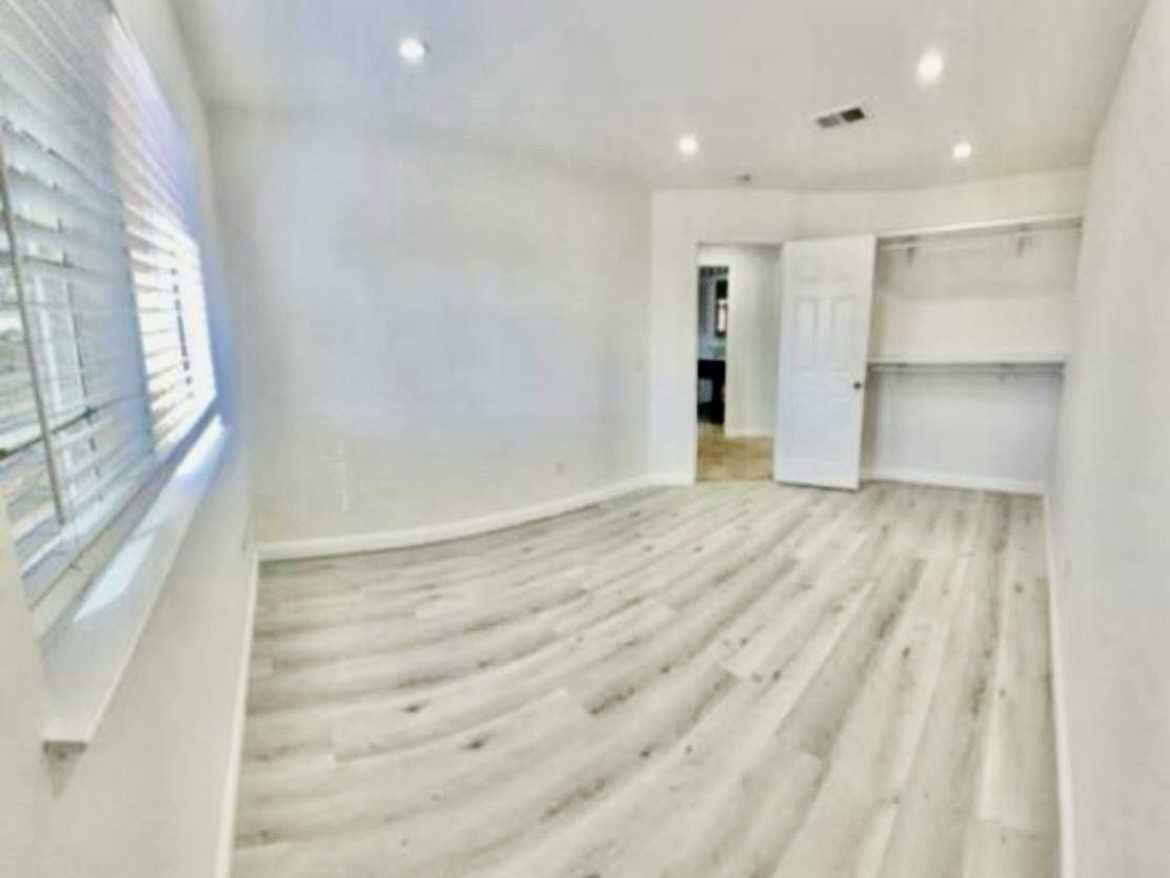 2828 Hillcrest Ave #NA - Photo 3 of 4