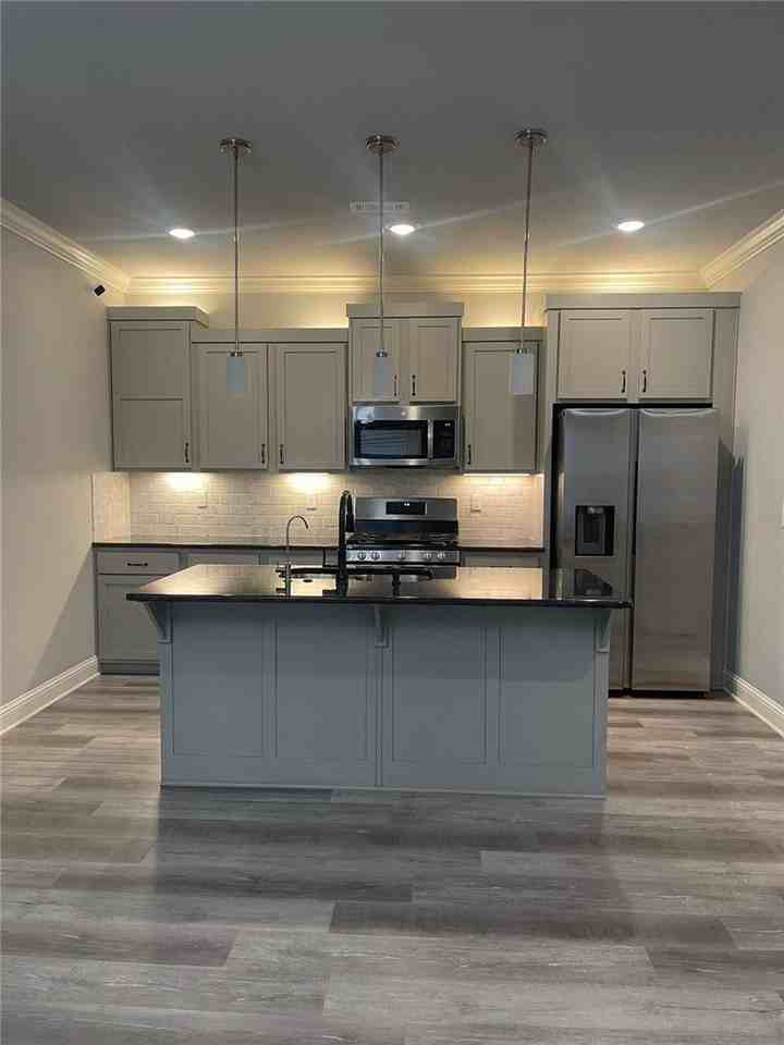 2310 Sw Poppy St - Photo 5 of 20