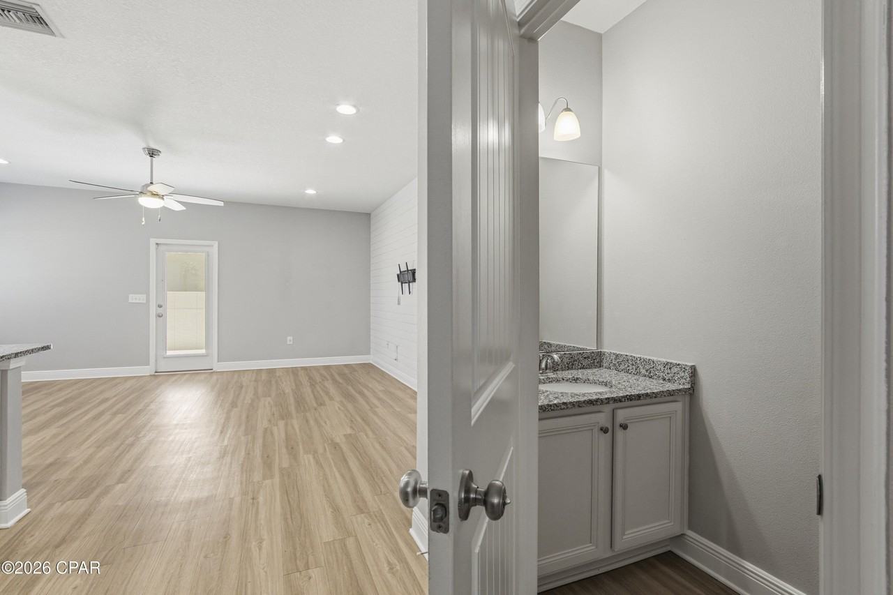 7450 Shadow Lake Dr - Photo 4 of 37