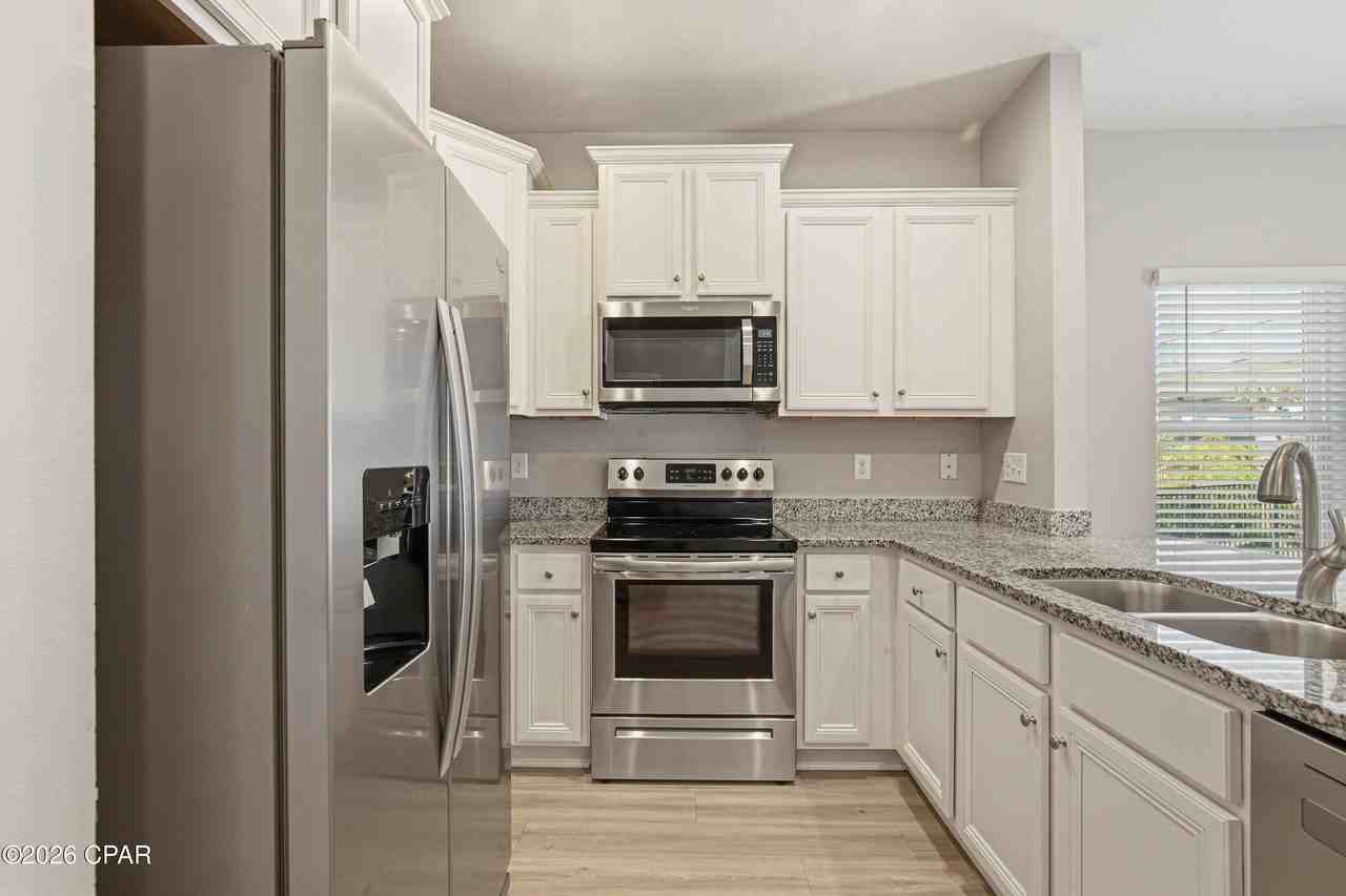 7450 Shadow Lake Dr - Photo 7 of 37