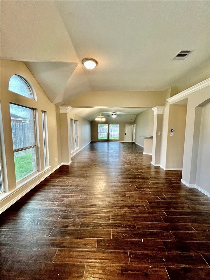 2417 Windblown Dr - Photo 2 of 16