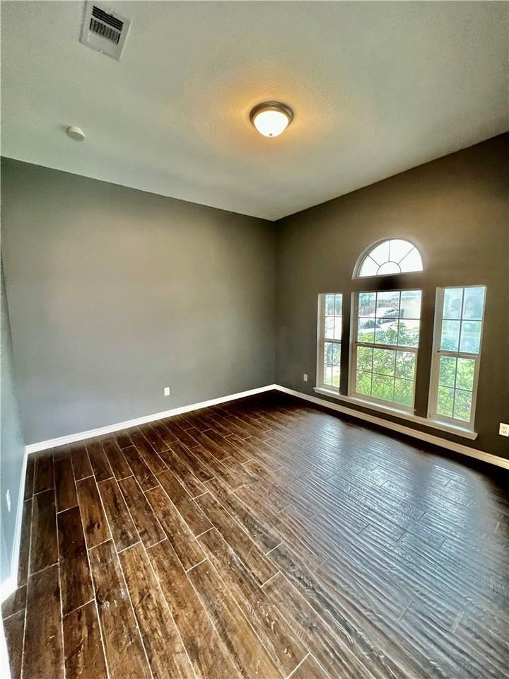 2417 Windblown Dr - Photo 3 of 16