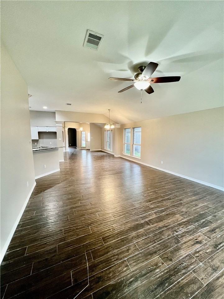 2417 Windblown Dr - Photo 5 of 16