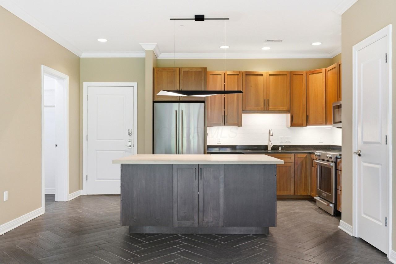 250 Daniel Burnham Sq #305 - Photo 5 of 41