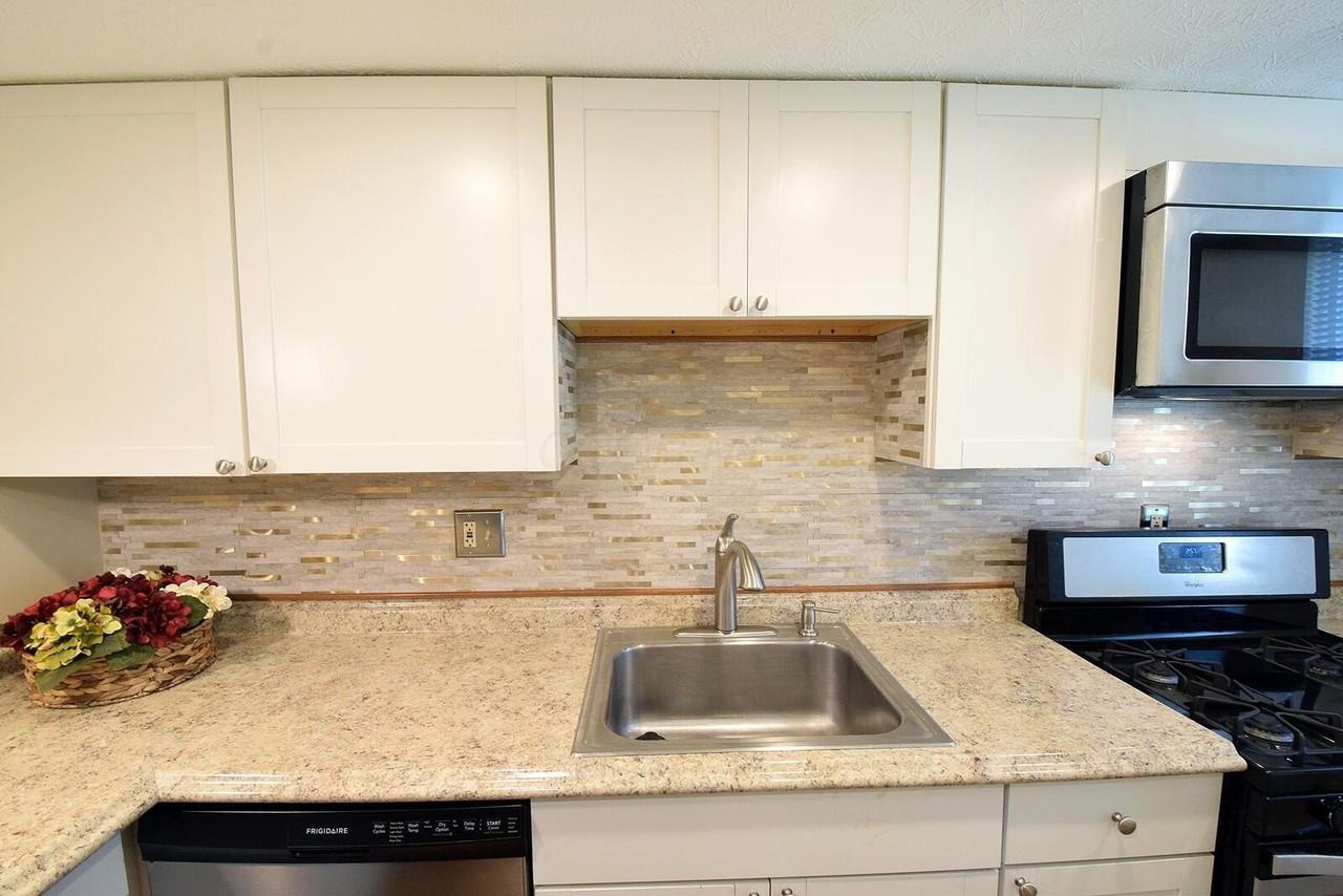 20 King Arthur Ct #20 - Photo 6 of 22