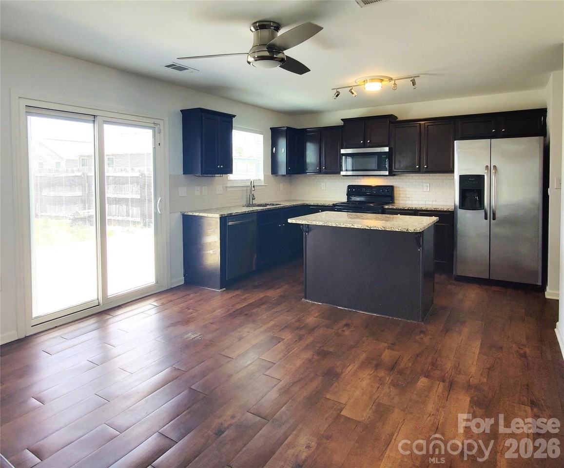 6915 Nathan Dr - Photo 3 of 34