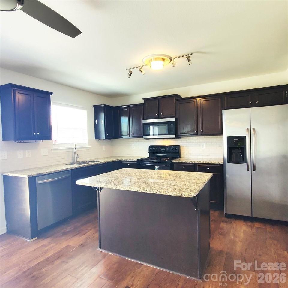 6915 Nathan Dr - Photo 4 of 34